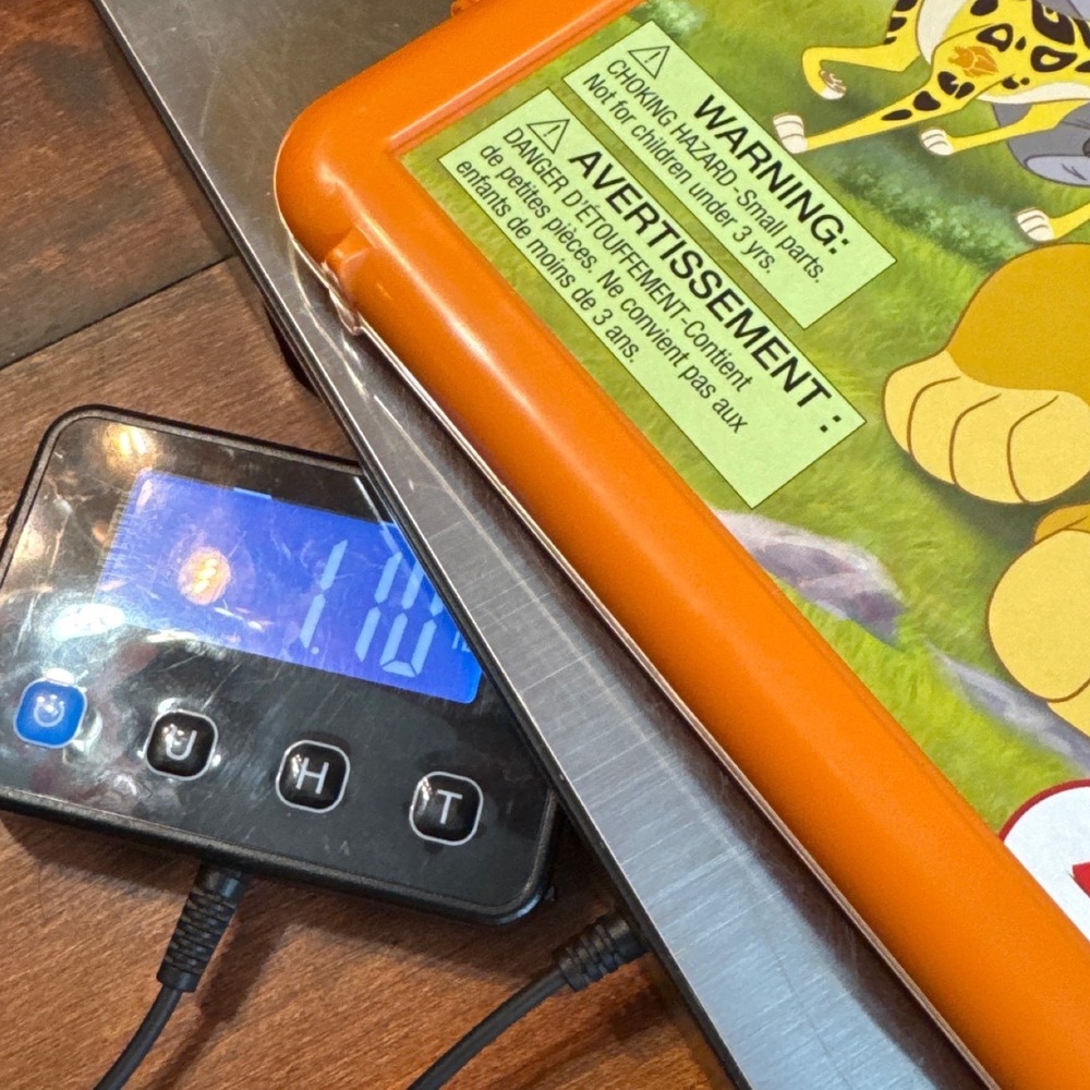 Disney The Lion Guard Defend Book and Magnetic Play Set 21 Magnets 6 Scenes Case - Picture 9 of 9